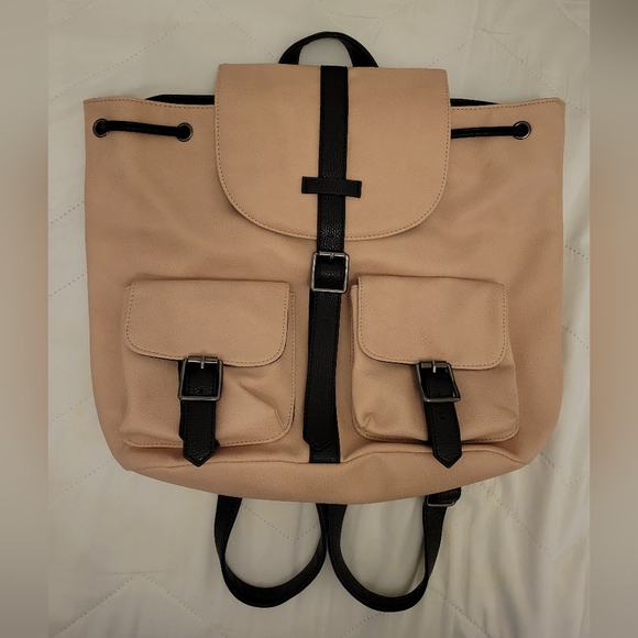 Backpack - Picture 6 of 7